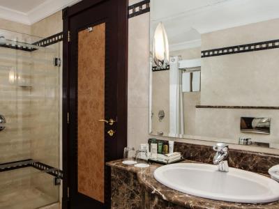 bathroom - hotel corniche hotel sharjah - sharjah, united arab emirates