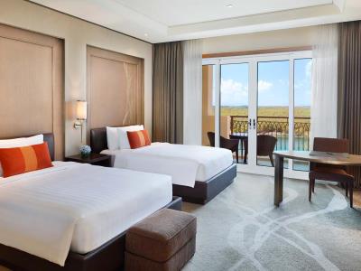 bedroom - hotel anantara eastern mangroves - abu dhabi, united arab emirates