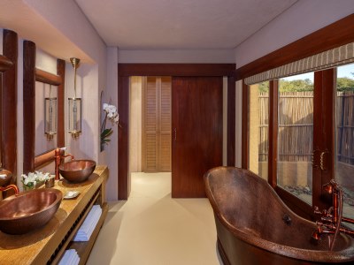 bathroom 1 - hotel anantara al sahel villas - abu dhabi, united arab emirates