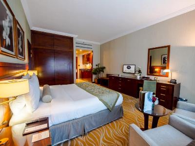 bedroom 1 - hotel majlis grand mercure residence - abu dhabi, united arab emirates