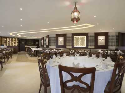 restaurant - hotel ramada by wyndham abu dhabi corniche - abu dhabi, united arab emirates