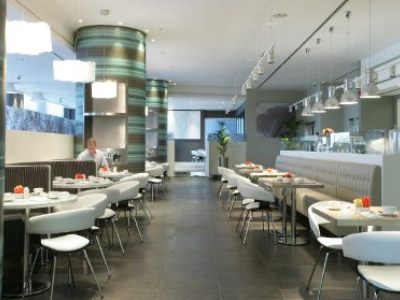 restaurant - hotel premier inn international airport - abu dhabi, united arab emirates