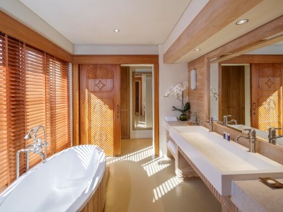 bathroom - hotel anantara al yamm villas - abu dhabi, united arab emirates