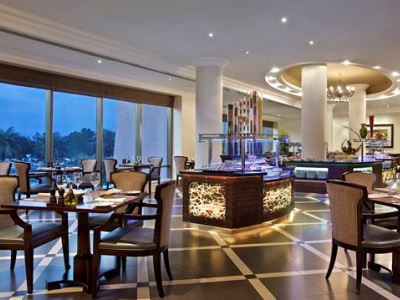 restaurant - hotel radisson blu corniche - abu dhabi, united arab emirates