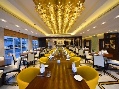restaurant - hotel jannah burj al sarab - abu dhabi, united arab emirates