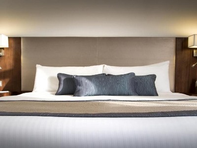 bedroom - hotel copthorne downtown - abu dhabi, united arab emirates