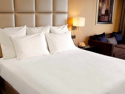 bedroom - hotel radisson blu al ain - al ain, united arab emirates
