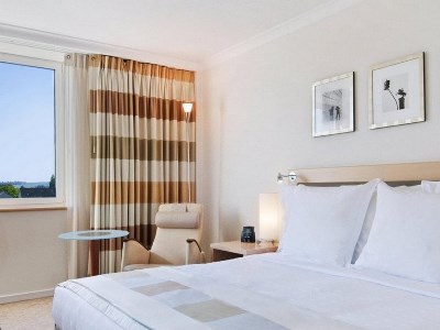 bedroom 1 - hotel radisson blu al ain - al ain, united arab emirates