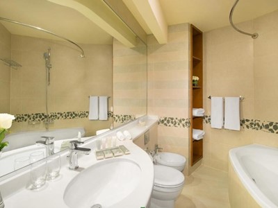 bathroom - hotel city seasons towers - dubai, united arab emirates