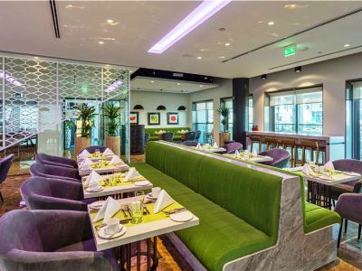 restaurant - hotel wyndham dubai marina - dubai, united arab emirates