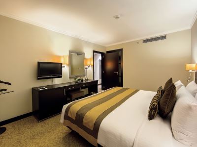 bedroom - hotel ramada plaza by wyndham dubai deira - dubai, united arab emirates