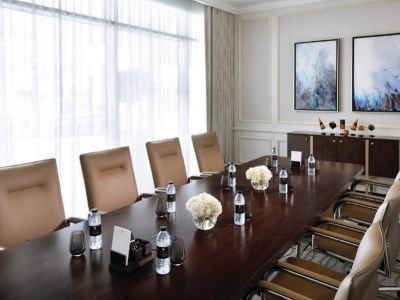 conference room - hotel the address boulevard - dubai, united arab emirates