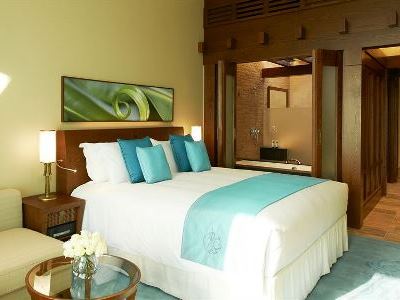 bedroom 1 - hotel sofitel dubai the palm luxury apartments - dubai, united arab emirates