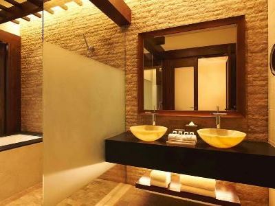 bathroom - hotel sofitel dubai the palm luxury apartments - dubai, united arab emirates