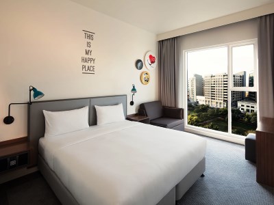 bedroom - hotel rove city centre - dubai, united arab emirates