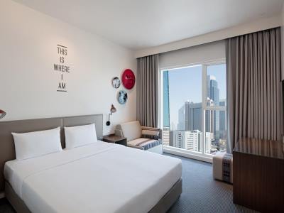 bedroom - hotel rove trade centre - dubai, united arab emirates