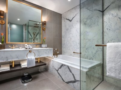 bathroom - hotel al habtoor polo resort - dubai, united arab emirates