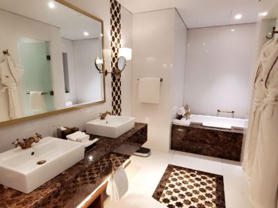 bathroom 1 - hotel al habtoor polo resort - dubai, united arab emirates