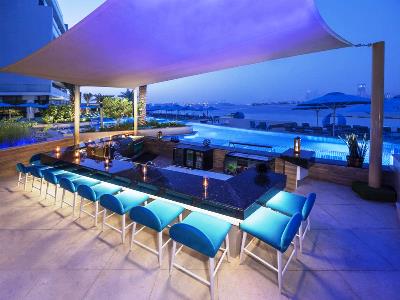 bar - hotel retreat palm dubai mgallery by sofitel - dubai, united arab emirates