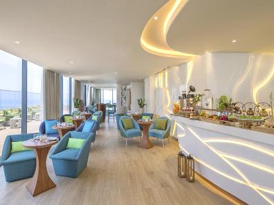 café - hotel retreat palm dubai mgallery by sofitel - dubai, united arab emirates
