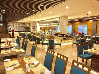 restaurant - hotel fortune park - dubai, united arab emirates