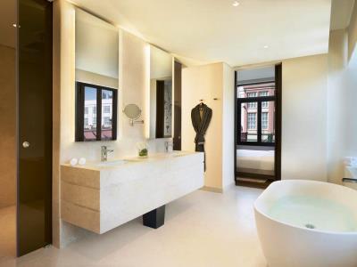 bathroom 1 - hotel la ville htl and suites city walk - dubai, united arab emirates