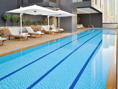 outdoor pool - hotel crowne plaza dubai marina - dubai, united arab emirates