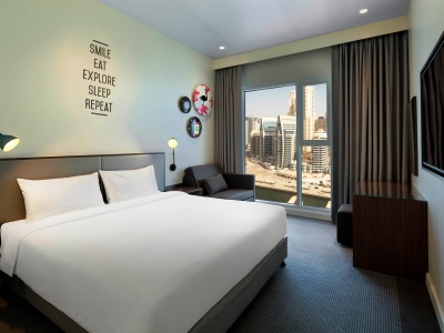 bedroom - hotel rove dubai marina - dubai, united arab emirates