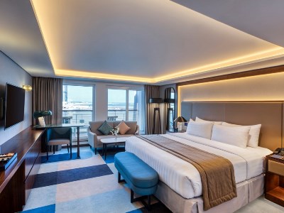 bedroom 4 - hotel queen elizabeth 2 - dubai, united arab emirates