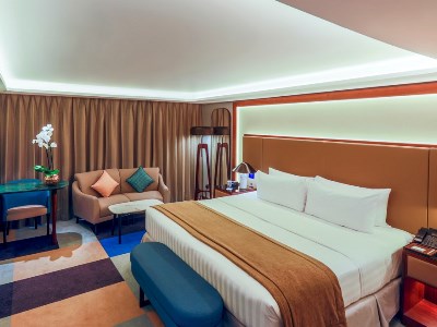 bedroom 5 - hotel queen elizabeth 2 - dubai, united arab emirates