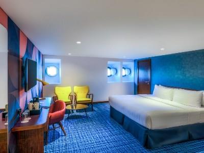 deluxe room - hotel queen elizabeth 2 - dubai, united arab emirates