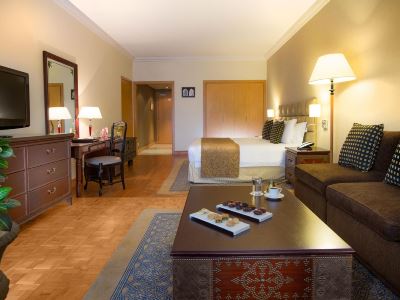 bedroom 3 - hotel crowne plaza dubai apartments - dubai, united arab emirates