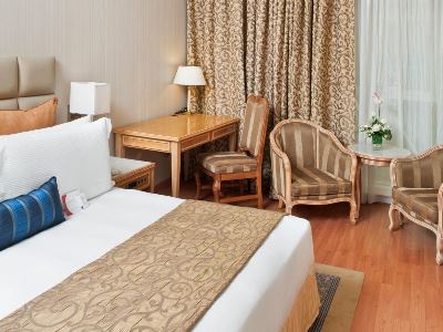 bedroom 2 - hotel crowne plaza dubai apartments - dubai, united arab emirates