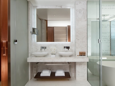 bathroom - hotel paramount hotel dubai - dubai, united arab emirates