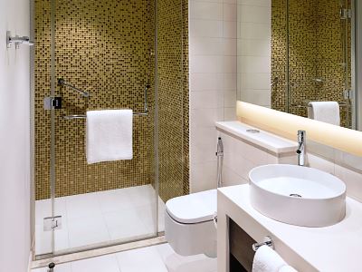bathroom - hotel hyatt place dubai jumeirah - dubai, united arab emirates