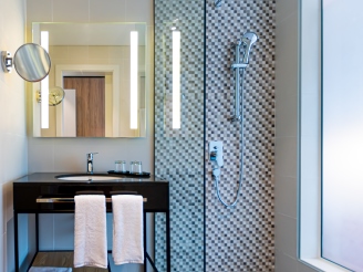 bathroom - hotel intercityhotel dubai jaddaf waterfront - dubai, united arab emirates