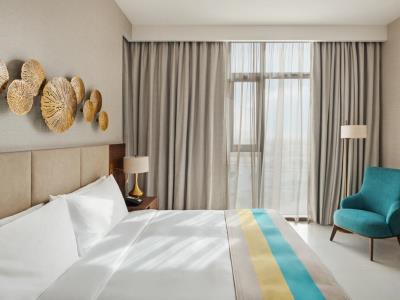 bedroom - hotel holiday inn dubai al-maktoum airport - dubai, united arab emirates