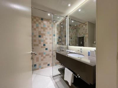 bathroom - hotel citadines culture village dubai - dubai, united arab emirates