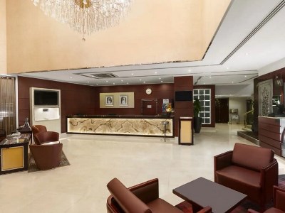 lobby - hotel howard johnson by wyndham bur dubai - dubai, united arab emirates