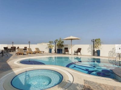 indoor pool - hotel howard johnson by wyndham bur dubai - dubai, united arab emirates