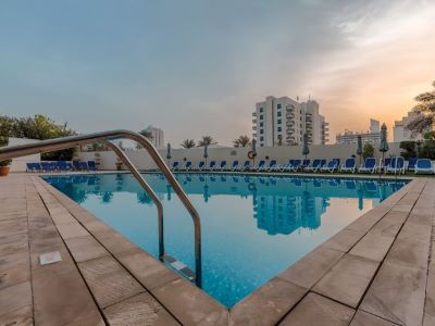 outdoor pool - hotel arabian park - dubai, united arab emirates