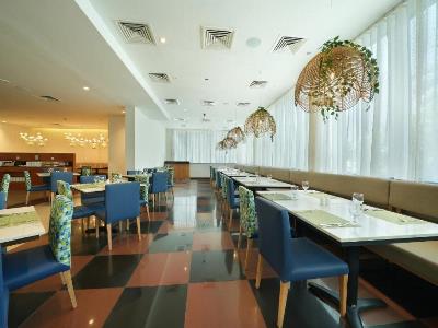 restaurant - hotel arabian park dubai, an edge by rotana - dubai, united arab emirates
