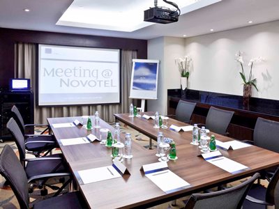 conference room - hotel novotel deira city centre - dubai, united arab emirates