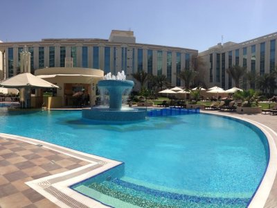 outdoor pool - hotel millennium airport - dubai, united arab emirates