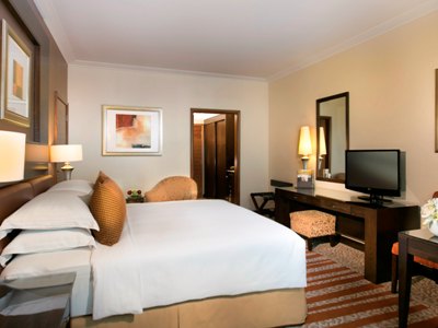 bedroom - hotel swissotel al murooj dubai - dubai, united arab emirates