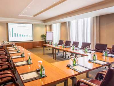 conference room - hotel swissotel al murooj dubai - dubai, united arab emirates