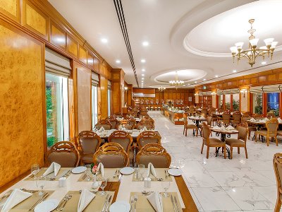 restaurant 1 - hotel grand excelsior bur dubai - dubai, united arab emirates