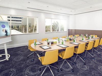 conference room - hotel novotel world trade centre - dubai, united arab emirates