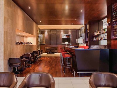 bar - hotel ibis world trade centre - dubai, united arab emirates