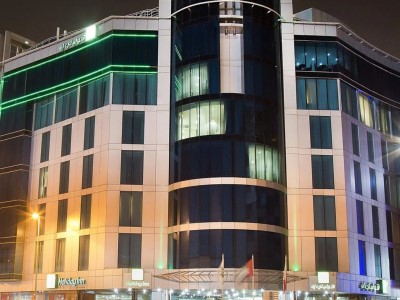exterior view - hotel holiday inn al barsha - dubai, united arab emirates